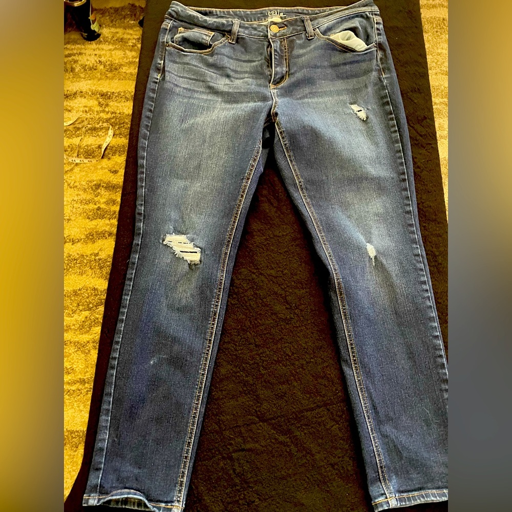 Distressed Denim Skinny Jeans